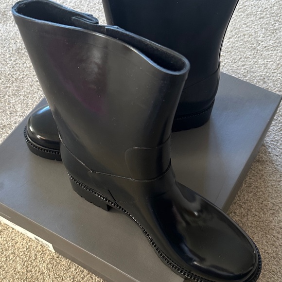 Vince Camuto Black Rubber Boots size 10 New in box - Picture 4 of 5